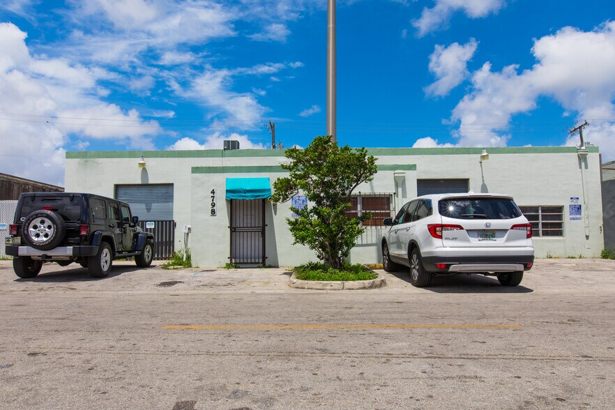 4798 E 10th Ln, Hialeah, FL à louer - Photo du bâtiment - Image 3 de 5