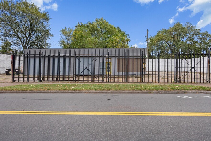 1750 E State Fair, Highland Park, MI à vendre - Photo du bâtiment - Image 2 de 9