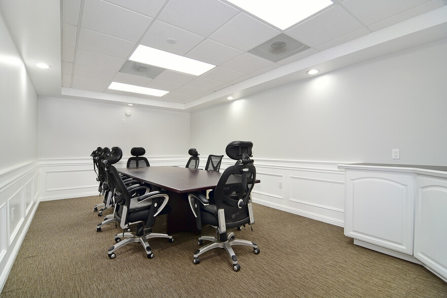 31225 La Baya Dr, Westlake Village, CA for lease - Interior Photo - Image 3 of 4