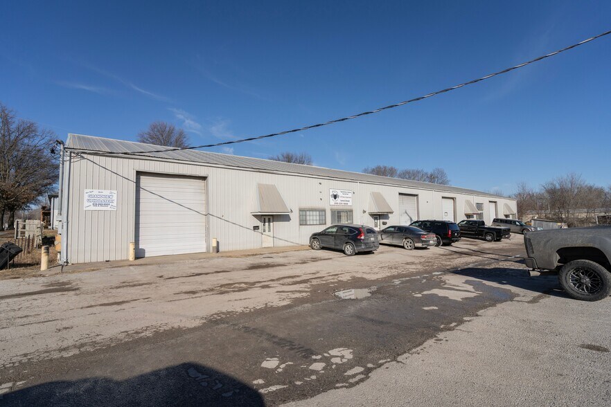 105 N Chestnut St, Belton, MO for sale - Primary Photo - Image 1 of 3