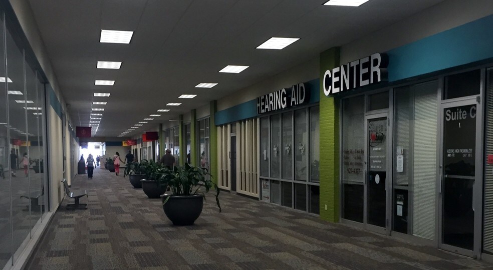 722 SW Military Dr, San Antonio, TX for lease - Interior Photo - Image 2 of 5