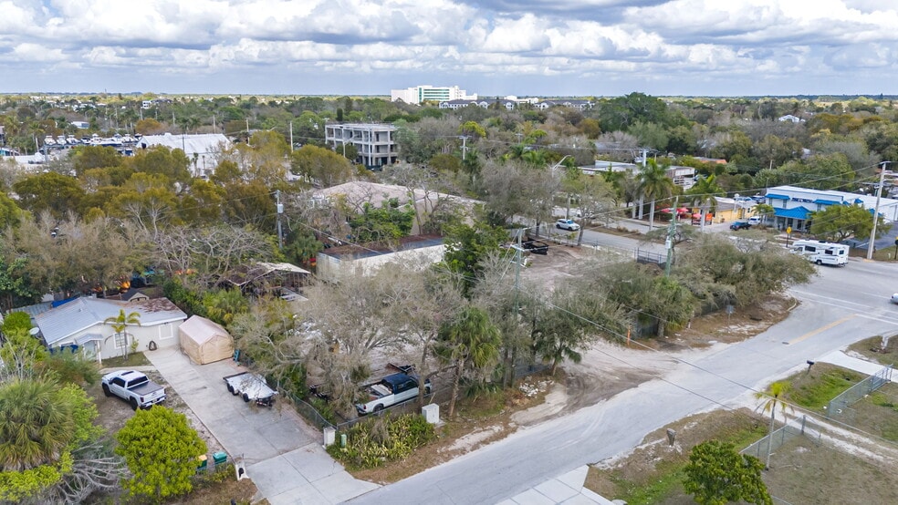 2705 Barrett ave, Naples, FL for sale - Building Photo - Image 3 of 23