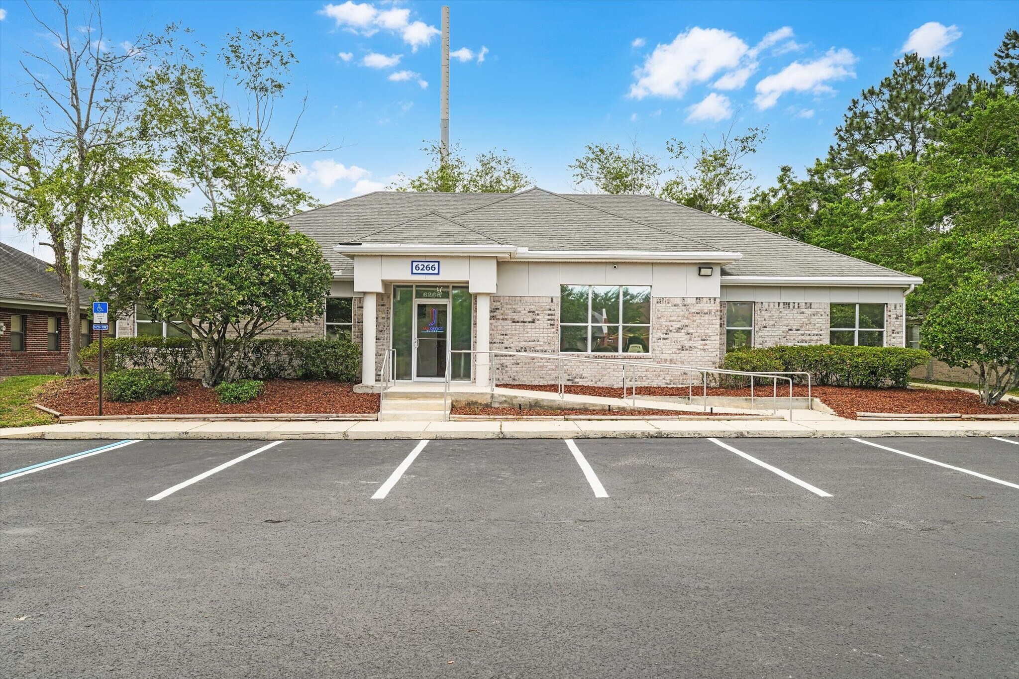 6266 Dupont Station Ct, Jacksonville, FL à louer Photo du bâtiment- Image 1 de 35