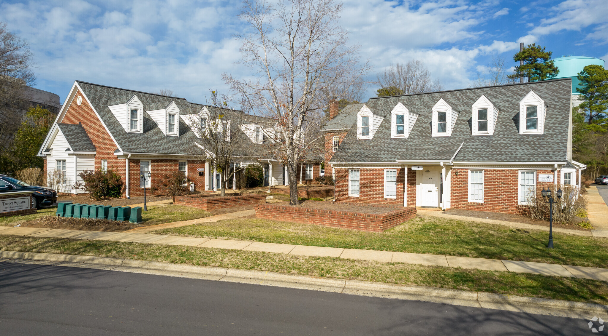 1143 Executive Cir, Cary, NC à vendre Photo principale- Image 1 de 1