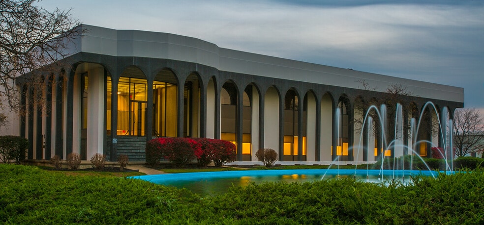 2460 Kerper Blvd, Dubuque, IA for lease - Building Photo - Image 3 of 6