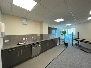 18 Marywell St, Aberdeen for lease Interior Photo- Image 1 of 4