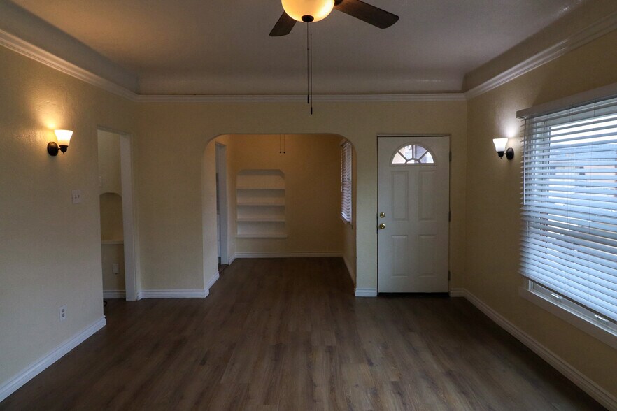 921 N Lacy St, Santa Ana, CA à vendre - Photo intérieure - Image 3 de 38