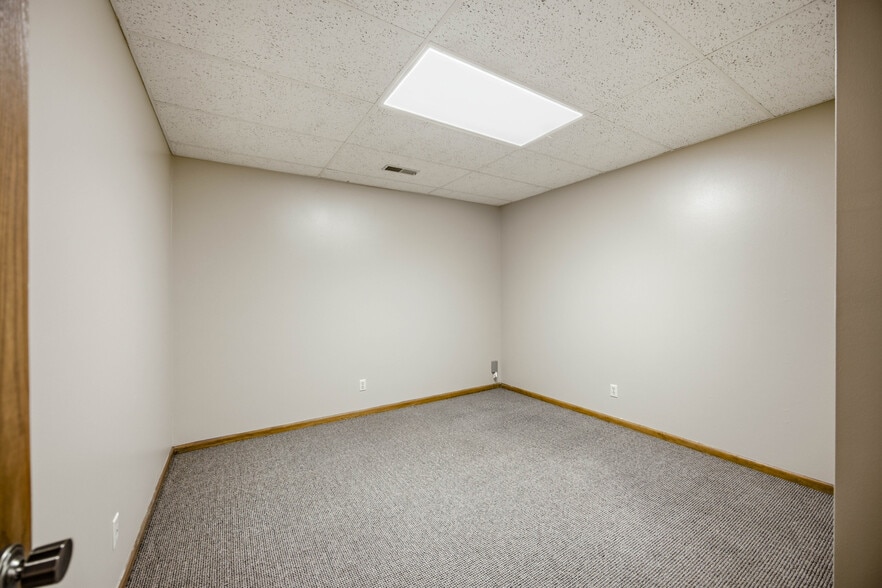 110 SE Grant St, Ankeny, IA for sale - Building Photo - Image 3 of 22