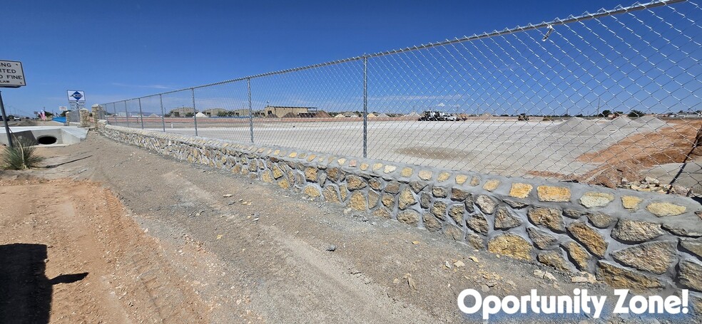 14941 Montana Avenue Ave, El Paso, TX à louer - Photo du bâtiment - Image 2 de 7