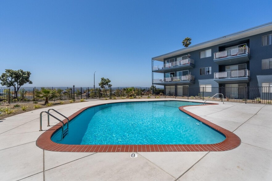 2051 Shoreline Dr, Alameda, CA à vendre - Photo du bâtiment - Image 3 de 27