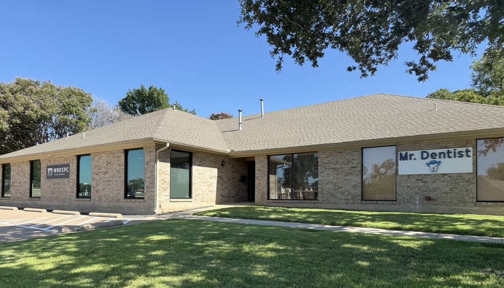 615 W Harwood Rd, Hurst, TX for sale - Building Photo - Image 3 of 27