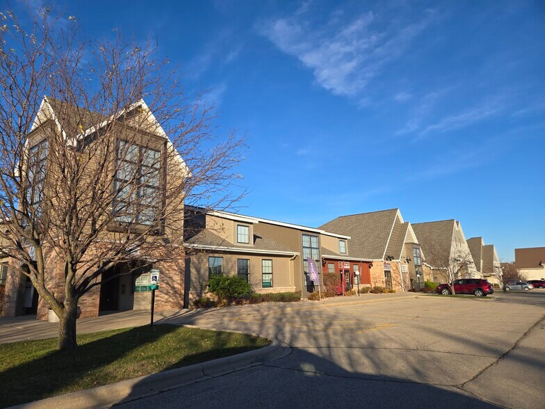 1031-1057 N Edge Trl, Verona, WI à louer - Photo du bâtiment - Image 3 de 6