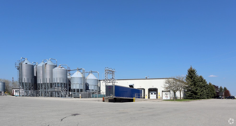 75 Plant Farm Blvd, Brantford, ON à louer - Photo du bâtiment - Image 3 de 16