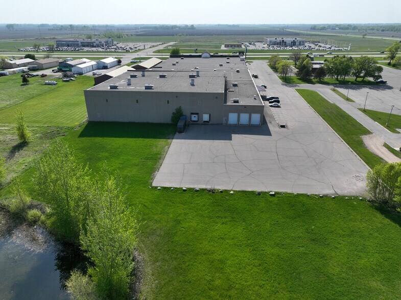 3901 Abbott Dr, Willmar, MN à louer - Photo du bâtiment - Image 2 de 32