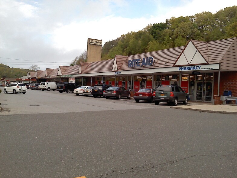 247-295 Pine Hollow Rd, Oyster Bay, NY for lease - Primary Photo - Image 1 of 2