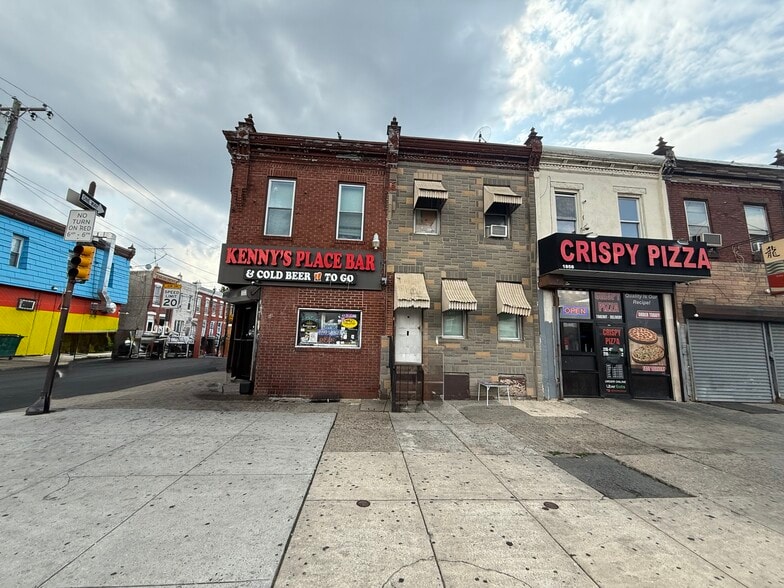 2 buildings,Liquor,business,residential portfolio of 2 properties for sale on LoopNet.ca - Building Photo - Image 2 of 17