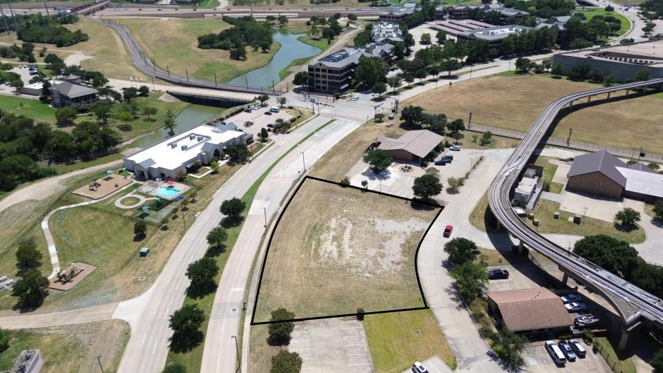 1611 Riverside Dr, Irving, TX à vendre - Photo du bâtiment - Image 2 de 6