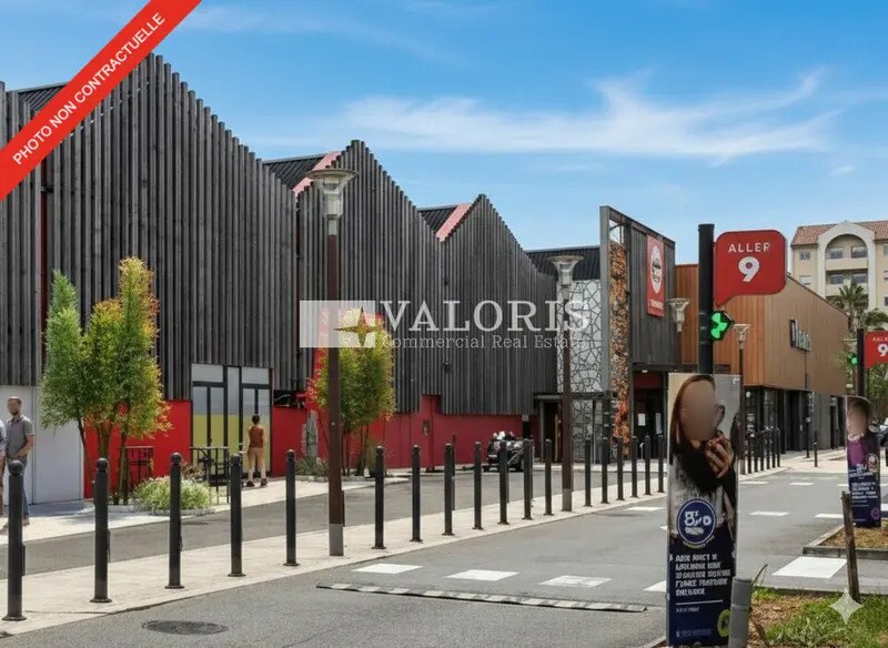 Retail in Villefranche-sur-Saône for lease - Building Photo - Image 2 of 11