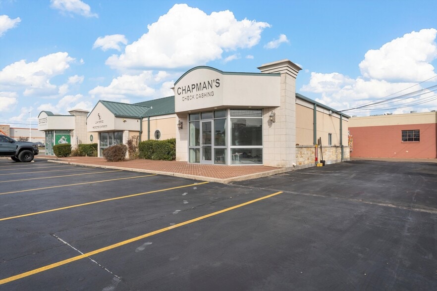 1025 N Valley Mills Dr, Waco, TX for lease - Building Photo - Image 2 of 5