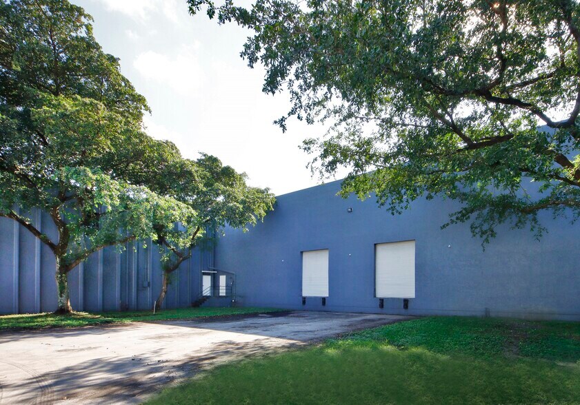 1551 N Powerline Rd, Pompano Beach, FL à louer - Photo du bâtiment - Image 3 de 9