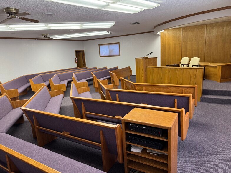 14767 Henrici Rd, Oregon City, OR à vendre - Photo du bâtiment - Image 2 de 4