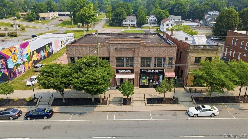 452 Broadway, Monticello, NY à vendre - Photo du bâtiment - Image 2 de 16