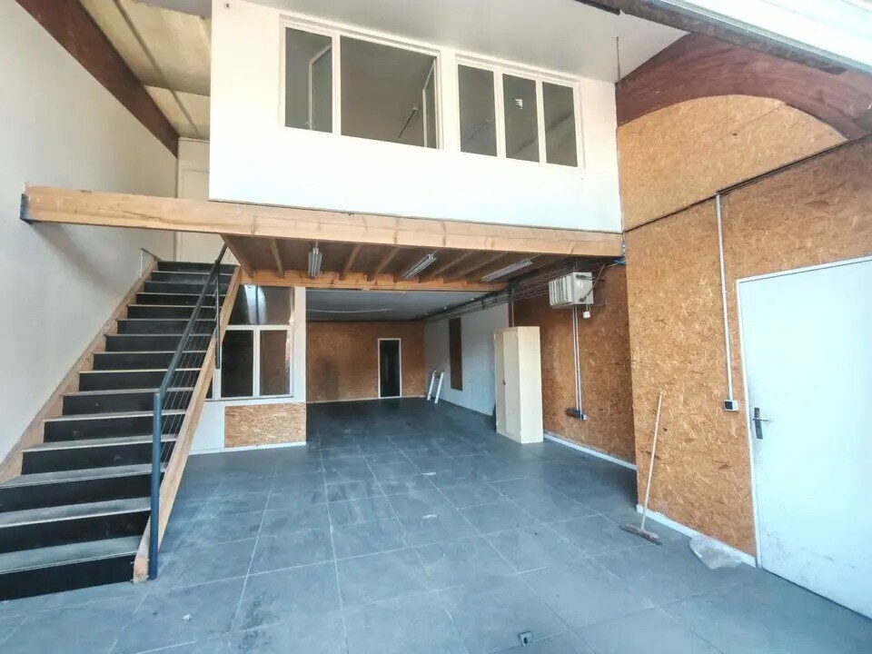 Industrial in Cormontreuil for lease Interior Photo- Image 1 of 4