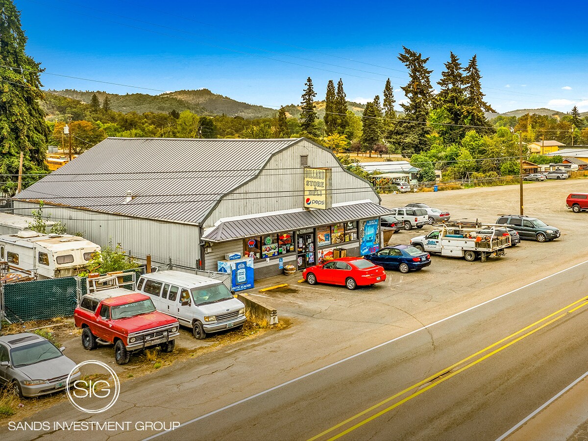 9379 Old Highway 99 S, Winston, OR à vendre Photo principale- Image 1 de 1