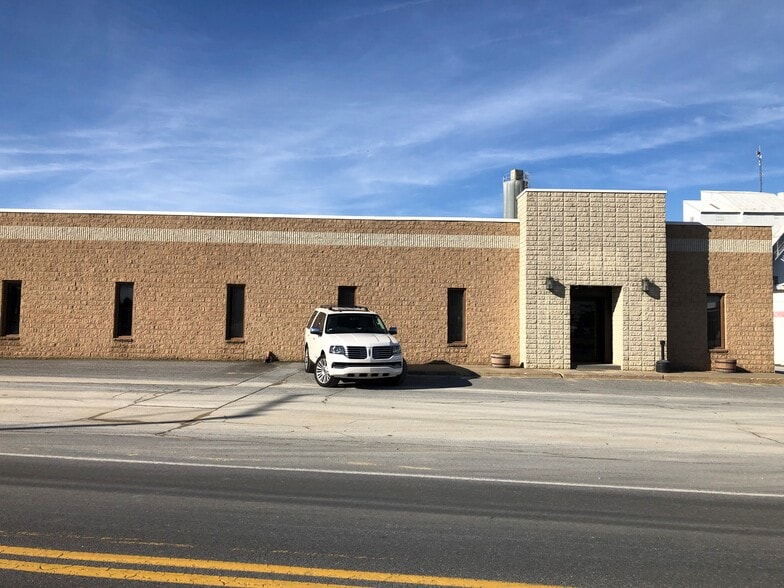 825 E Earl Rd, New Holland, PA for lease - Building Photo - Image 3 of 3