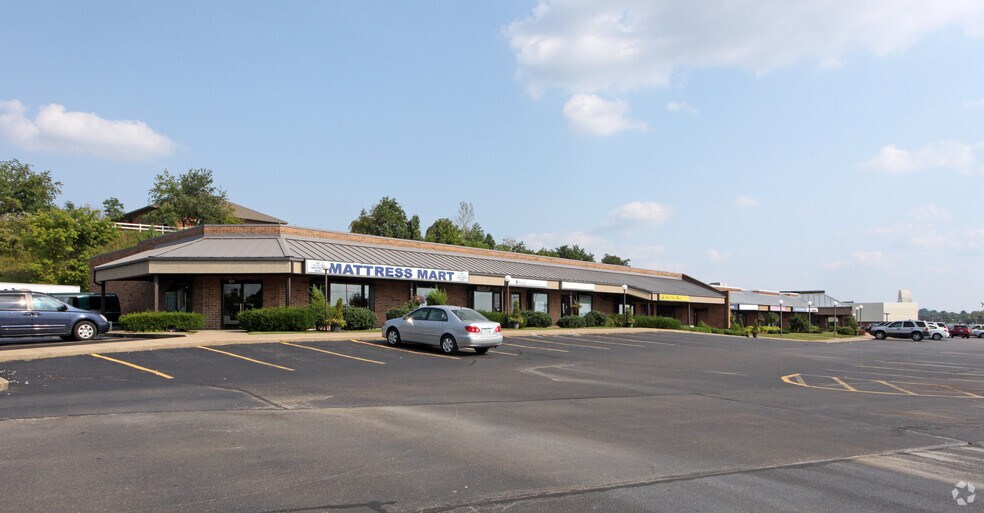 3528-3604 Maple Ave, Zanesville, OH for lease - Primary Photo - Image 1 of 5
