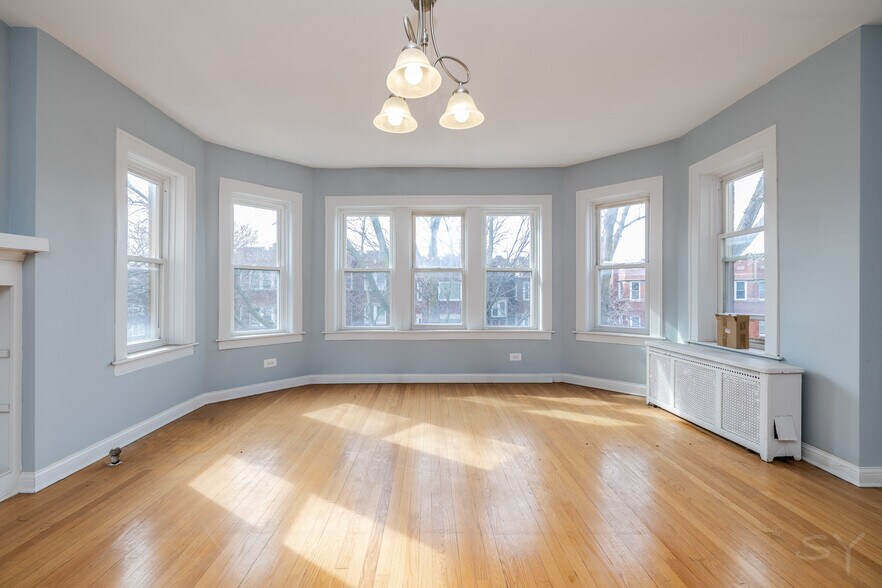 7751 S Phillips Ave, Chicago, IL à vendre - Photo du bâtiment - Image 2 de 33