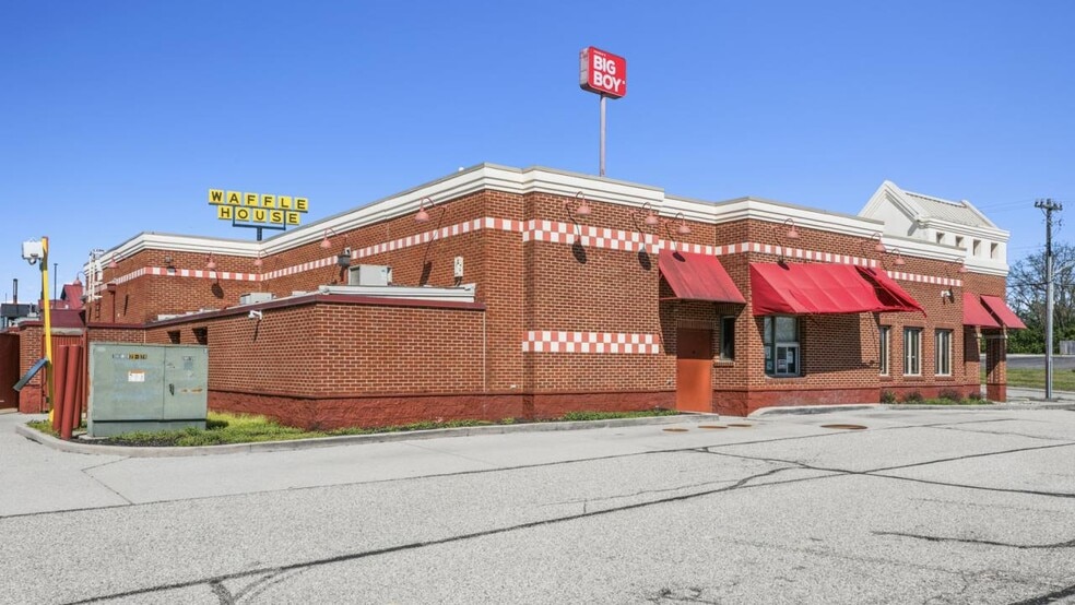 2439 E Sharon Rd, Cincinnati, OH for sale - Building Photo - Image 2 of 9