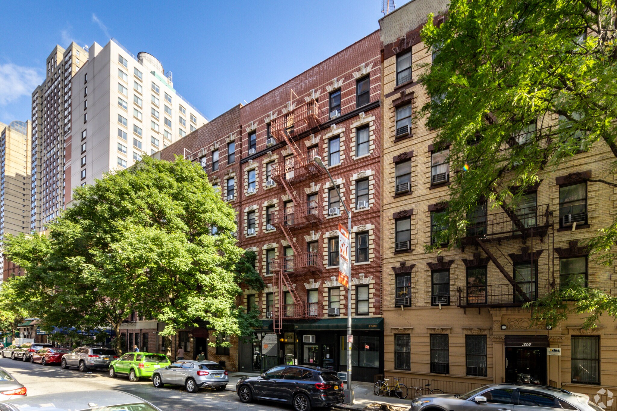313 & 319 East 95th Street portefeuille de 2 propriétés à vendre sur LoopNet.ca Photo du bâtiment- Image 1 de 14