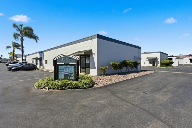 Plus de détails pour 120 N Pacific St, San Marcos, CA - Industriel à louer