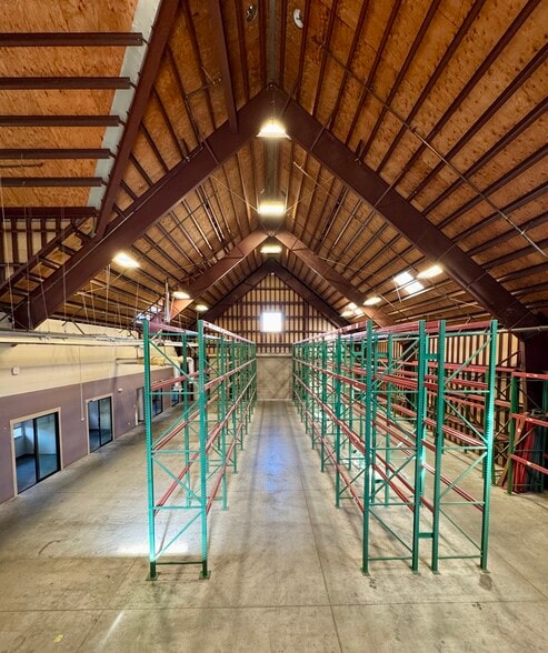 1003/1005/1007 Gravenstein Hwy portfolio of 3 properties for sale on LoopNet.ca - Interior Photo - Image 2 of 12