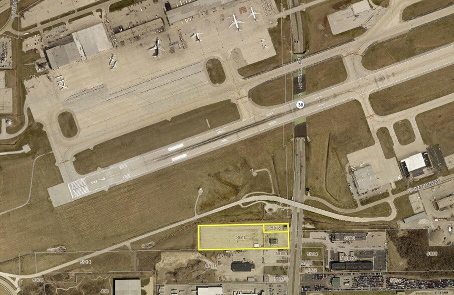 5881 So Howell Ave, Milwaukee, WI à vendre - Aérien - Image 1 de 3