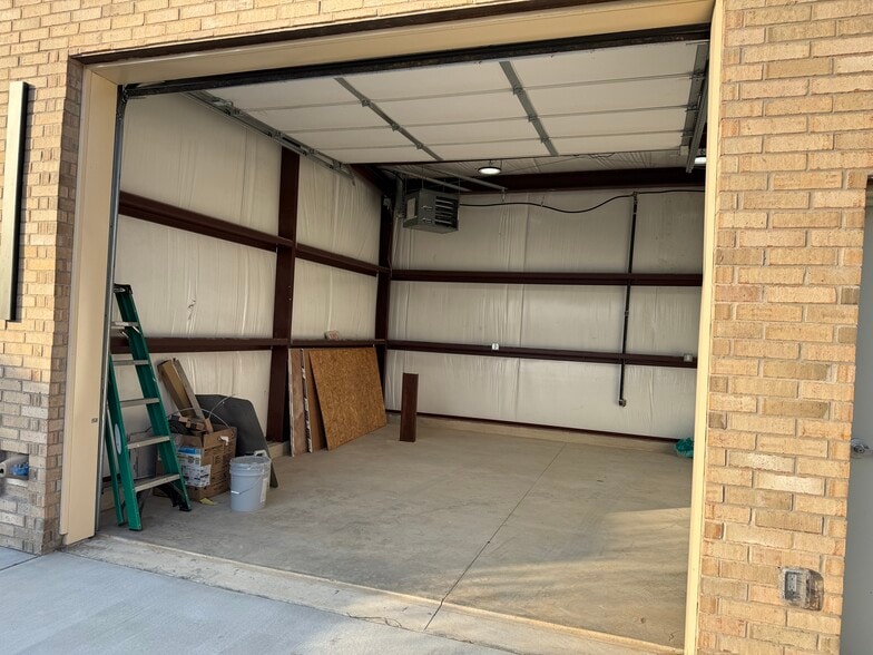 4417 NW 39th St, Oklahoma City, OK à louer - Photo du bâtiment - Image 2 de 4