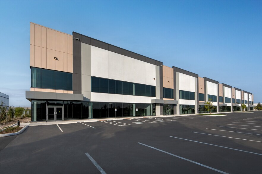 399 Healey Rd, Caledon, ON à vendre - Photo du bâtiment - Image 2 de 2