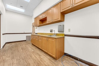 7408 Lake Worth Rd, Lake Worth, FL for lease Interior Photo- Image 2 of 12