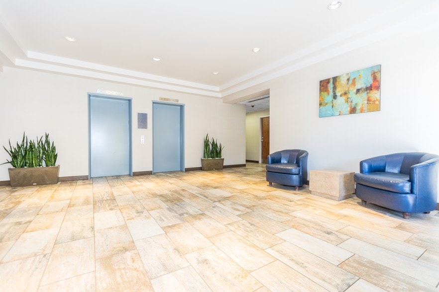 3601 S Clarkson St, Englewood, CO à louer - Photo intérieure - Image 3 de 4