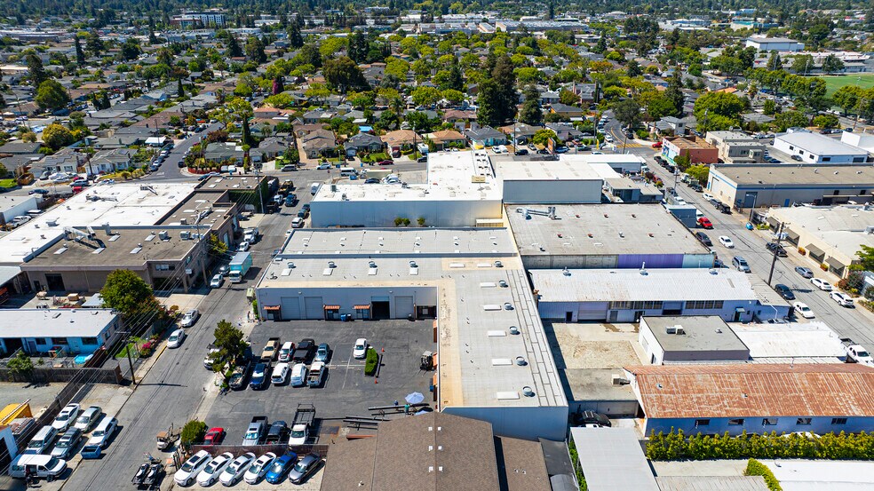 831 Sweeney Ave, Redwood City, CA à louer - Aérien - Image 2 de 3
