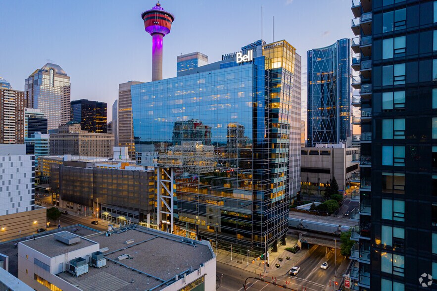 140 10th Ave SE, Calgary, AB à louer - Photo du bâtiment - Image 2 de 18