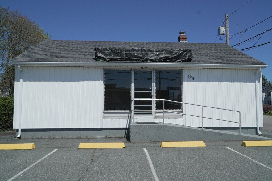 124 E Main Rd, Middletown, RI for lease - Building Photo - Image 2 of 19