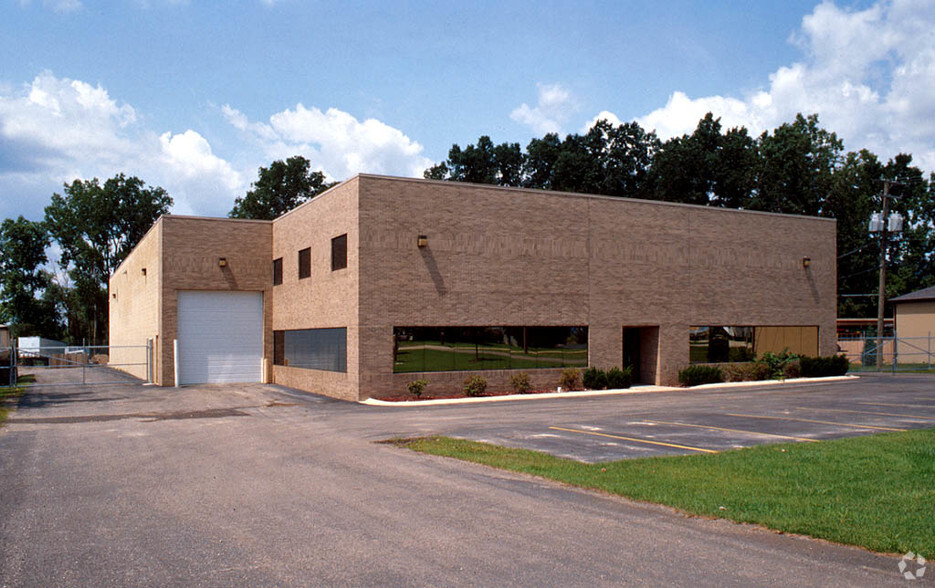 4936 Technical Dr, Milford, MI for lease - Building Photo - Image 3 of 4