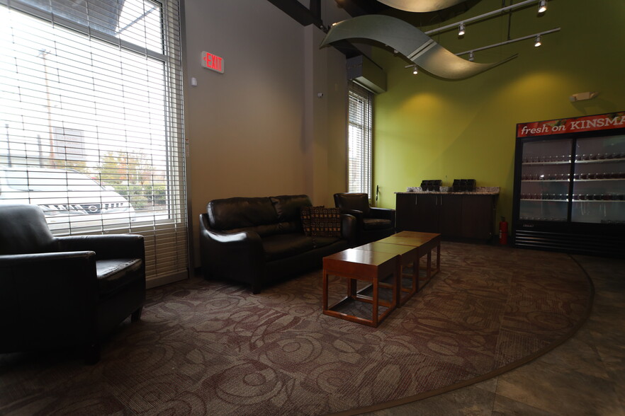 7201 Kinsman Rd, Cleveland, OH for lease - Interior Photo - Image 3 of 6