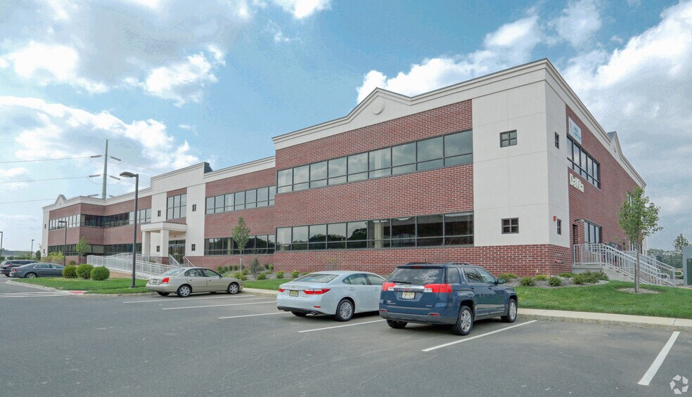 298 Applegarth Rd, Monroe Township, NJ à louer - Photo du bâtiment - Image 2 de 7