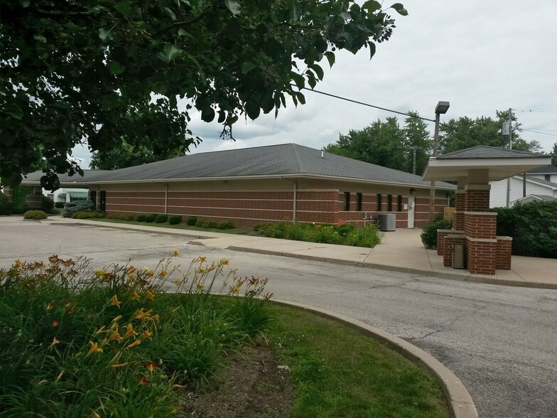 349 W 1st St, Albany, IN à vendre - Photo du bâtiment - Image 3 de 13