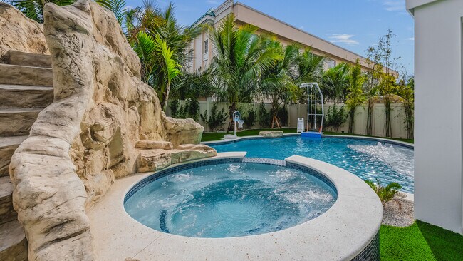 Plus de détails pour Vunique Vacations Portfolio – Multi-résidentiel à vendre, Siesta Key, FL