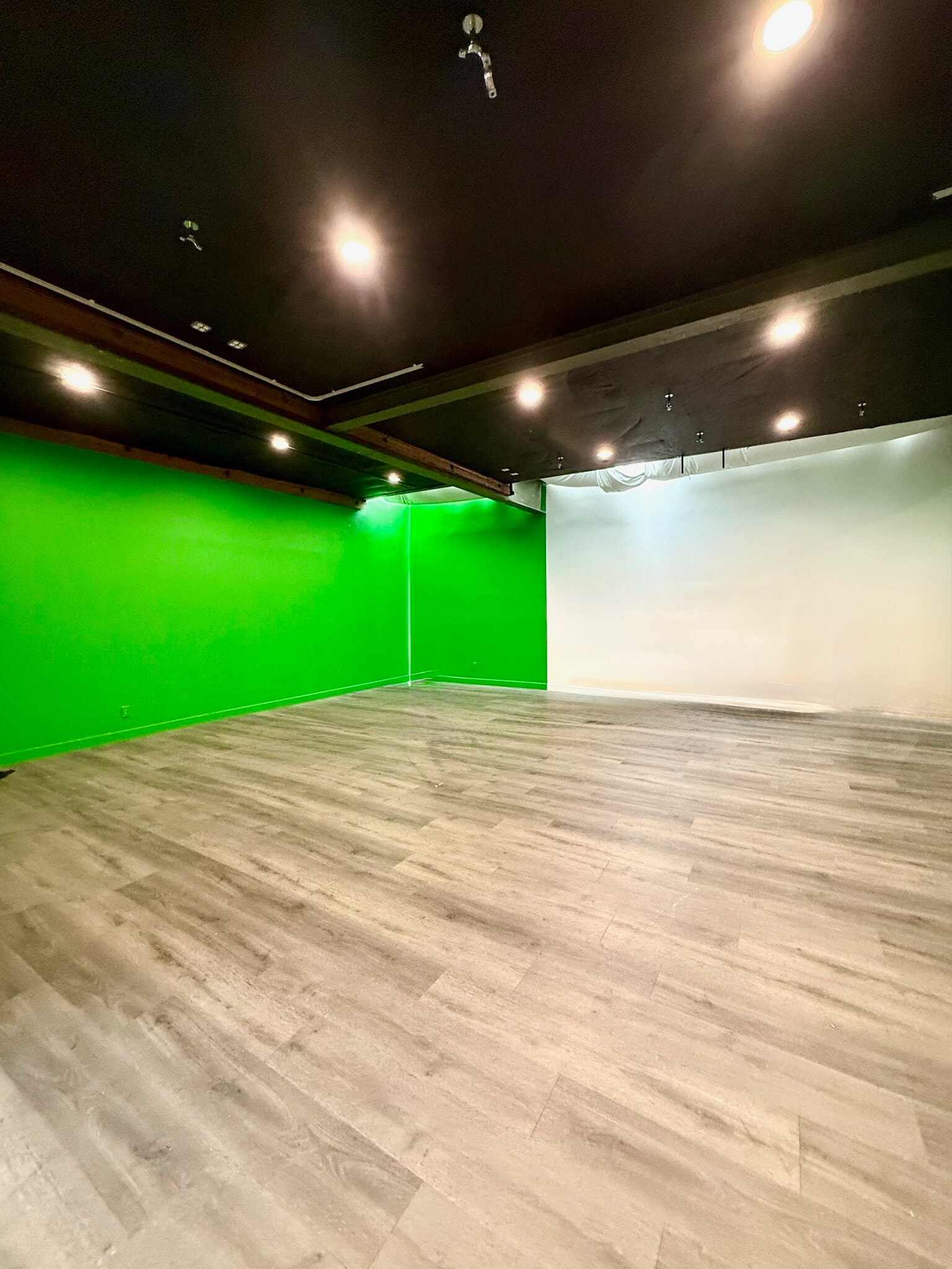 8721 W Sunset Blvd, West Hollywood, CA for lease Interior Photo- Image 1 of 1