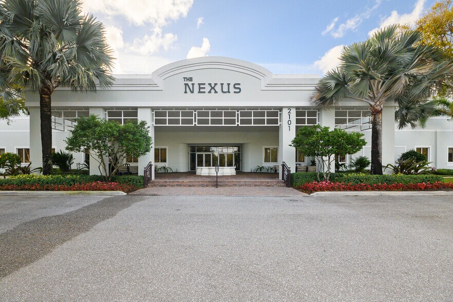 2101 Vista Pkwy, West Palm Beach, FL à louer - Photo du bâtiment - Image 1 de 8